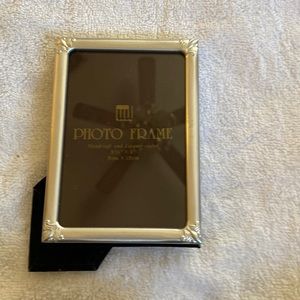 Picture frame 3 1/2 by 5.